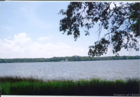 6914 Ware Neck Rd, Gloucester, VA 23061 photo 2