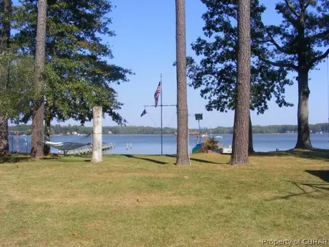 12007 Roane Ave, Gloucester, VA 23061 photo 4