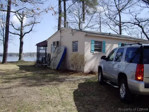 12007 Roane Ave, Gloucester, VA 23061 photo 3