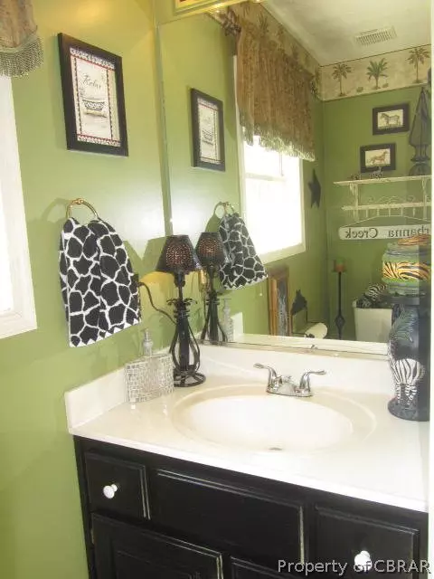 7752 Waters Edge Ln, Gloucester Point, VA 23062 photo 7