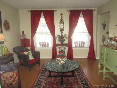 7752 Waters Edge Ln, Gloucester Point, VA 23062 photo 2