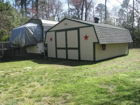 7752 Waters Edge Ln, Gloucester Point, VA 23062 photo 19