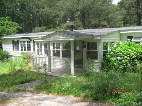 9572 Burke View Dr, Gloucester, VA 23061 photo 1
