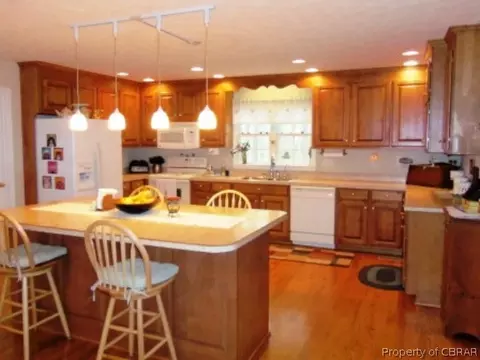 6713 Mill Ln, Gloucester, VA 23061 photo 4