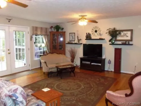 6713 Mill Ln, Gloucester, VA 23061 photo 2