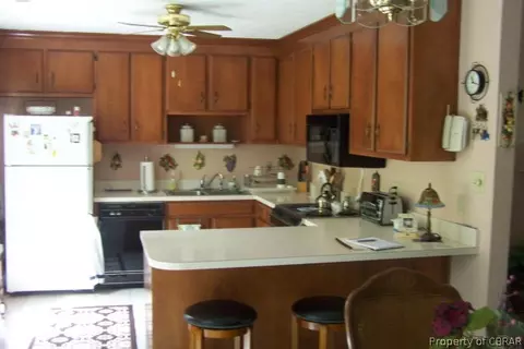 239 N Oakes Cir, Saluda, VA 23149 photo 3