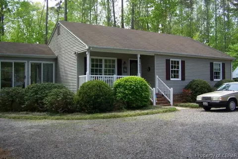 239 N Oakes Cir, Saluda, VA 23149 photo 1