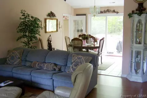 239 N Oakes Cir, Saluda, VA 23149 photo 2