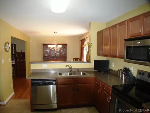 7388 Jeanne Dr, Gloucester, VA 23061 photo 3