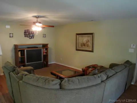 7388 Jeanne Dr, Gloucester, VA 23061 photo 5