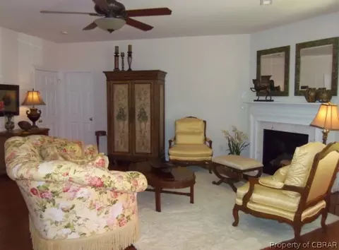6236 Ruth Dr, Gloucester, VA 23061 photo 2