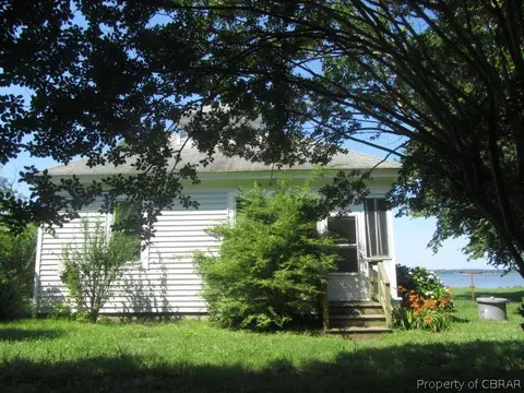 5084 Weaver Ln, Gloucester, VA 23061 photo 1