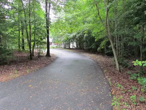 5721 King Ridge Rd, Gloucester, VA 23061 photo 2