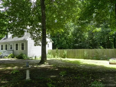 6325 Jones Creek Dr, Gloucester, VA 23061 photo 2