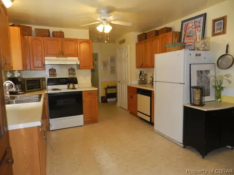 6325 Jones Creek Dr, Gloucester, VA 23061 photo 4