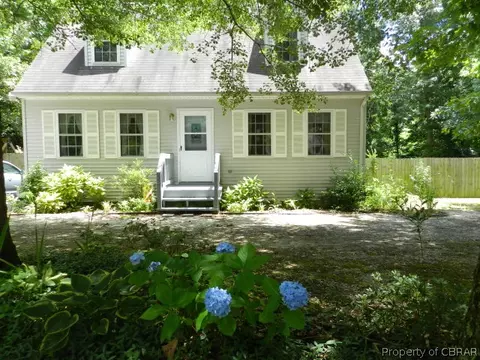 6325 Jones Creek Dr, Gloucester, VA 23061 photo 1
