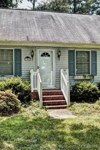 7842 Berkeley Dr, Gloucester Point, VA 23062 photo 2