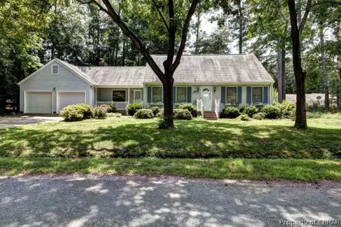 7842 Berkeley Dr, Gloucester Point, VA 23062 photo 1