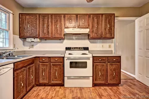 7842 Berkeley Dr, Gloucester Point, VA 23062 photo 9