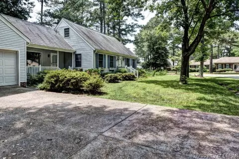 7842 Berkeley Dr, Gloucester Point, VA 23062 photo 3