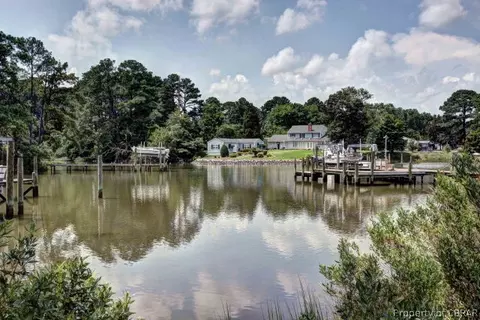 7842 Berkeley Dr, Gloucester Point, VA 23062 photo 27