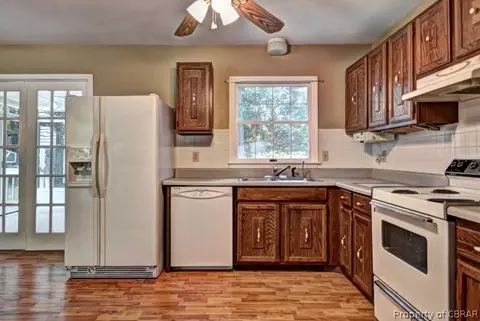 7842 Berkeley Dr, Gloucester Point, VA 23062 photo 10