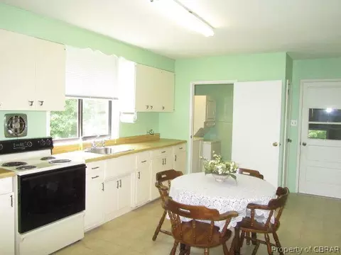 7702 Roaring Springs Rd, Gloucester, VA 23061 photo 2