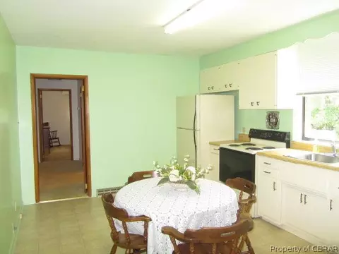 7702 Roaring Springs Rd, Gloucester, VA 23061 photo 3