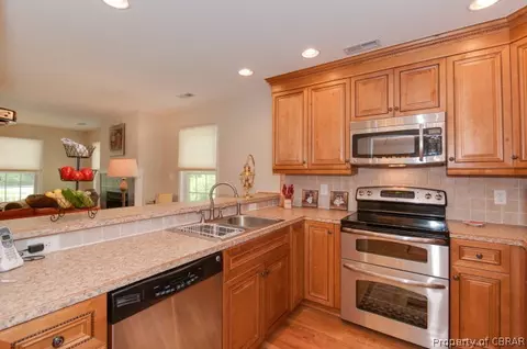 8 Fleetwood Cir, Mathews, VA 23109 photo 4