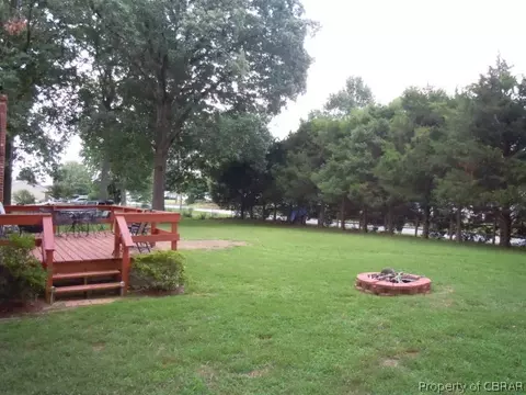7504 Matoaka Ave, Gloucester Point, VA 23062 photo 2