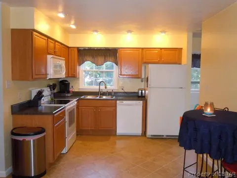 7504 Matoaka Ave, Gloucester Point, VA 23062 photo 3