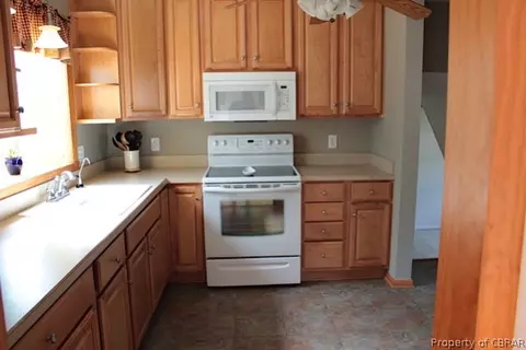 6 Michele Dr, Hampton, VA 23669 photo 4