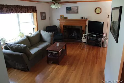 6 Michele Dr, Hampton, VA 23669 photo 2