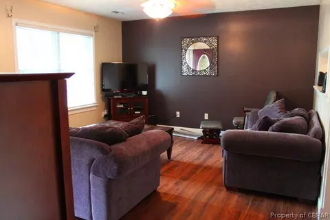 8845 Marlfield Rd, Gloucester, VA 23061 photo 2