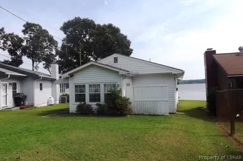 12163 Roane Ave, Gloucester, VA 23061 photo 3