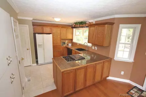1562 Feather Haven Ln, Gloucester Point, VA 23062 photo 2