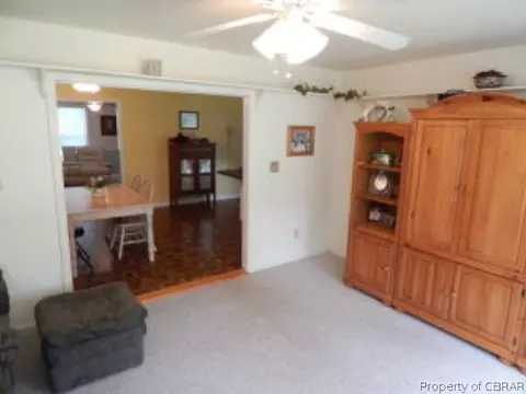 6685 Kimberly Dr, Gloucester, VA 23061 photo 9