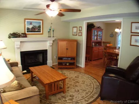 8379 Kitchener Dr, Gloucester, VA 23061 photo 2