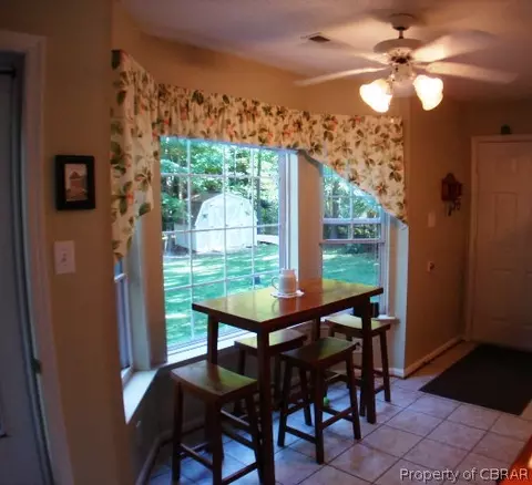 8379 Kitchener Dr, Gloucester, VA 23061 photo 9