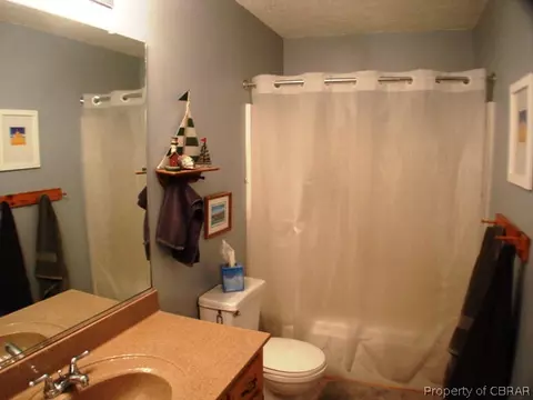 8379 Kitchener Dr, Gloucester, VA 23061 photo 15