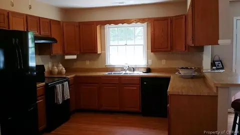1704 Pine Tree Dr, Gloucester Point, VA 23062 photo 7