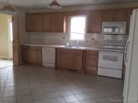 9219 Marlfield Rd, Gloucester, VA 23061 photo 2