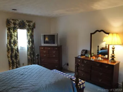 7358 Forest Dr, Gloucester Point, VA 23062 photo 9