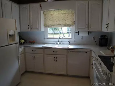 7358 Forest Dr, Gloucester Point, VA 23062 photo 4