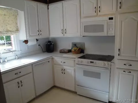 7358 Forest Dr, Gloucester Point, VA 23062 photo 3