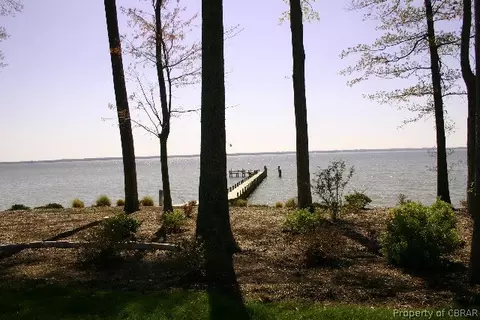 379 Cedar Pointe Dr, Weems, VA 22576 photo 2