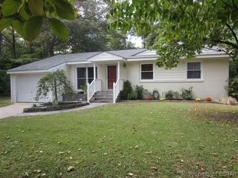 1682 Laurel Dr, Gloucester Point, VA 23062 photo 1