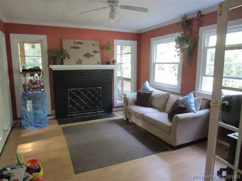 1682 Laurel Dr, Gloucester Point, VA 23062 photo 4