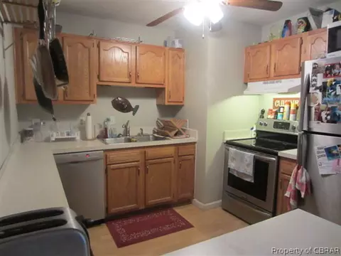 1682 Laurel Dr, Gloucester Point, VA 23062 photo 3