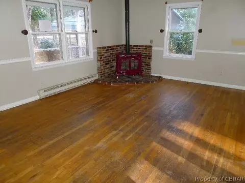 8679 Marlfield Rd, Gloucester, VA 23061 photo 3